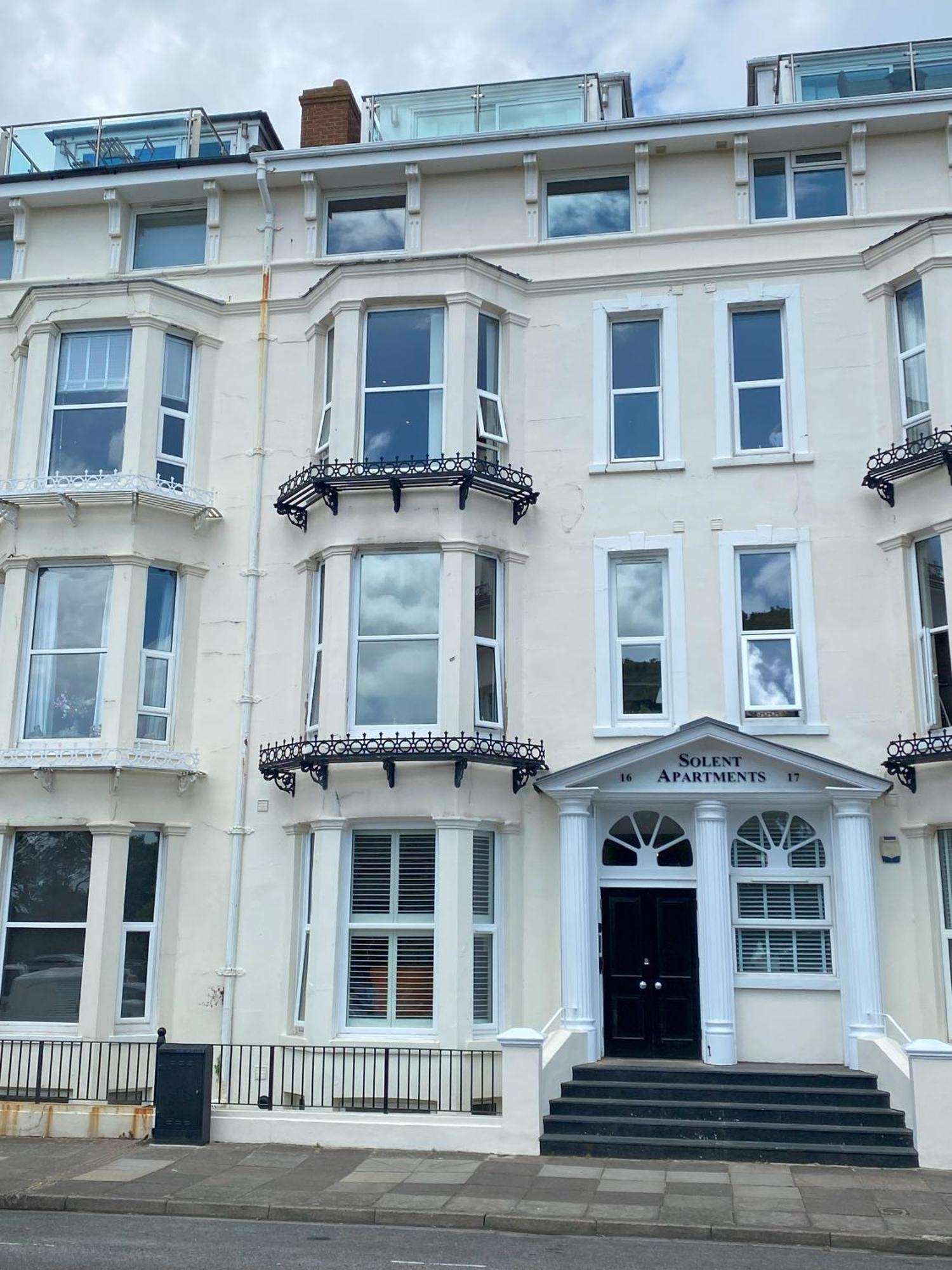 Solent Apartments Portsmouth Buitenkant foto